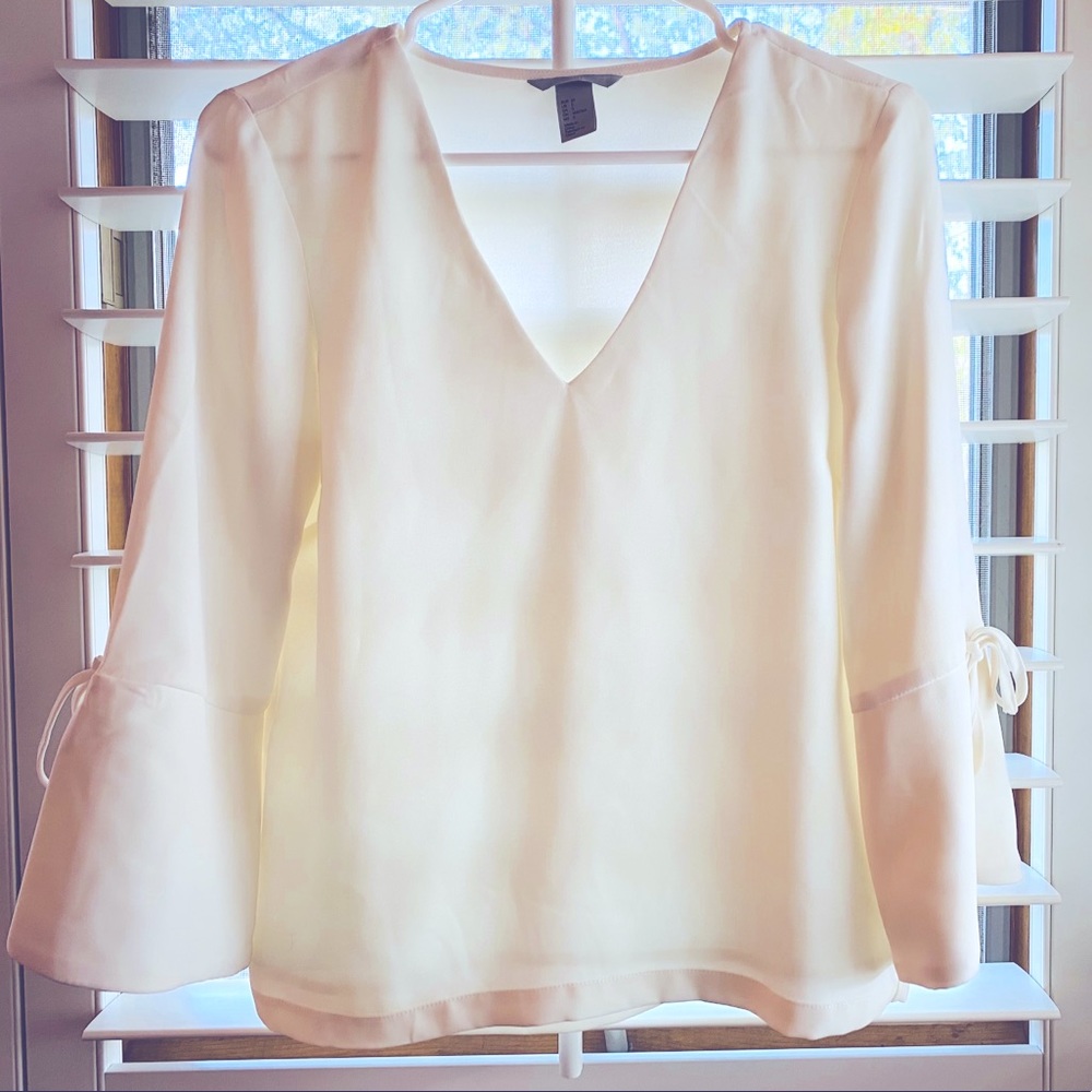 White H&M blouse 🤍